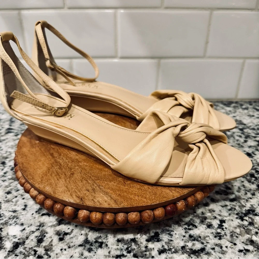 NWOB Lauren Ralph Lauren Tan Wedge‎ Sandals